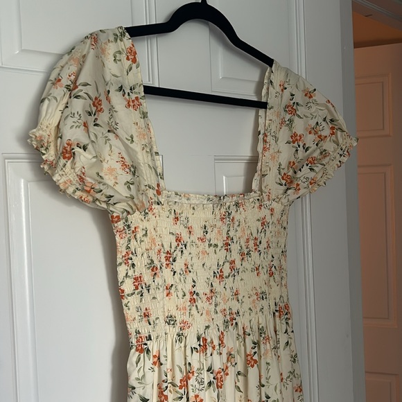 Yellow floral Few Moda, square necked smocked dress size medium - Picture 3 of 7